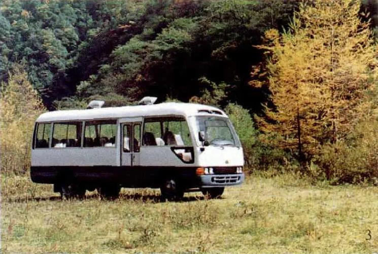 這一時(shí)期,四川旅行車制造廠的主導(dǎo)產(chǎn)品,有華西牌cdl6400,cdl6601,cdl